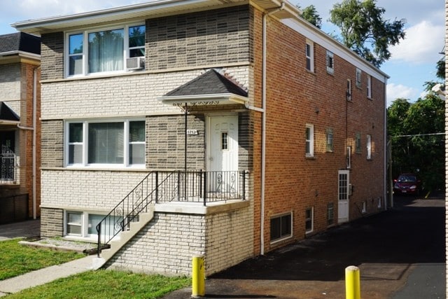 Building Photo - 5752 W Park Ave