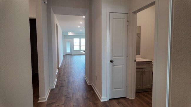 Building Photo - 15655 Maple