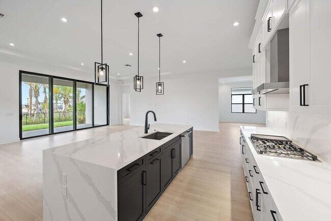 Building Photo - 13613 Le Christine Dr