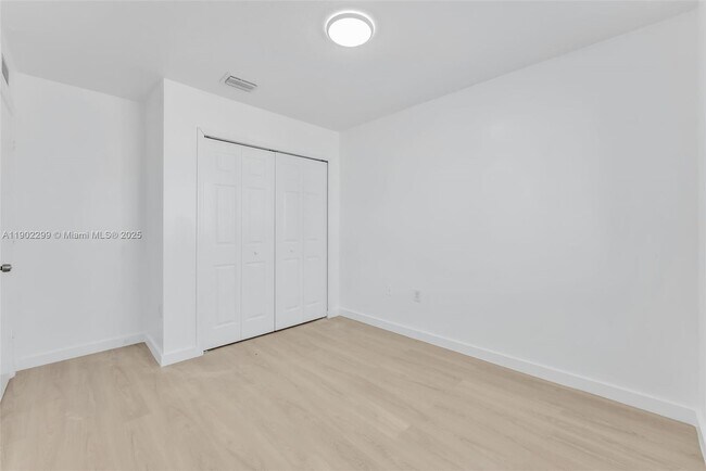 Building Photo - 1530 SE 31st Ct