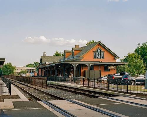 Building Photo - 218 Noble St