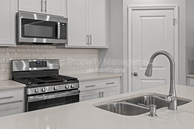 Building Photo - 1636 Singing Bird Trl