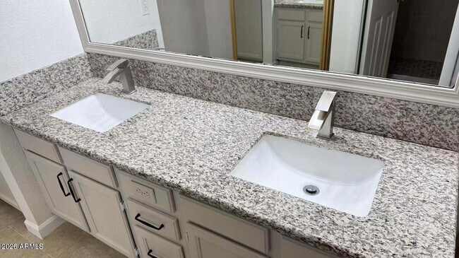 Building Photo - 925 N College Ave