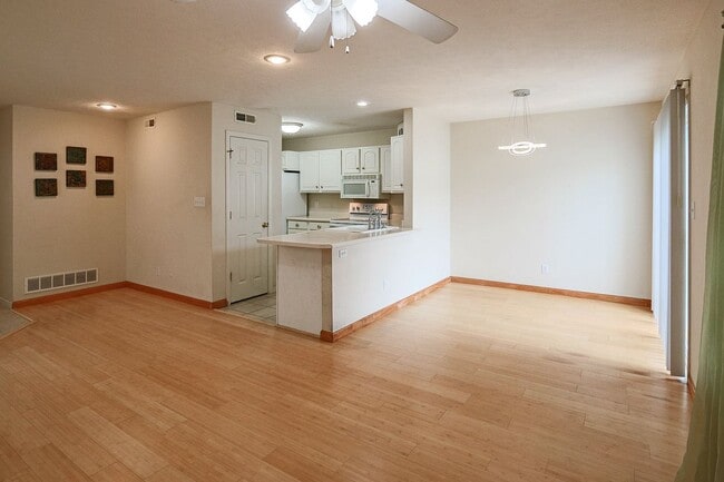 Building Photo - 2623 E Oaklawn Ct