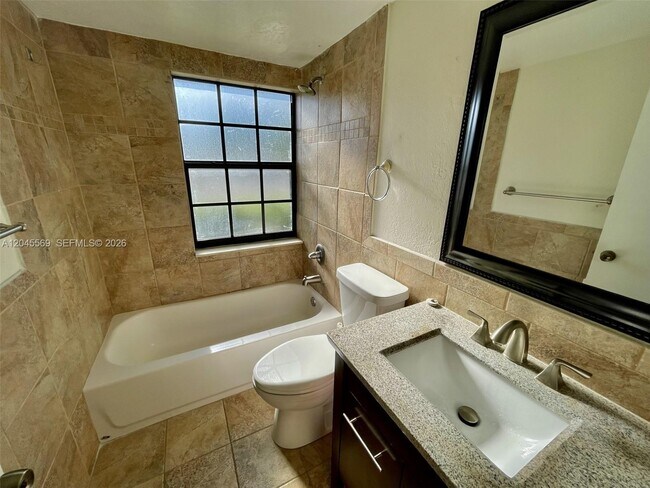 Building Photo - 2642 Riverside Dr