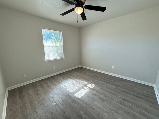 Building Photo - 1001 Ronstan Dr