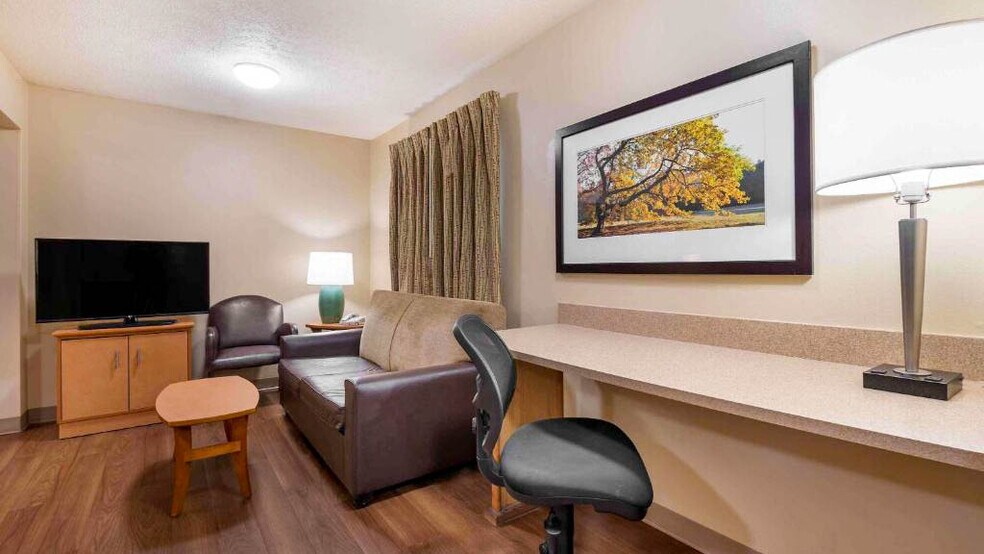 Building Photo - 9750 Lake Shore Dr E