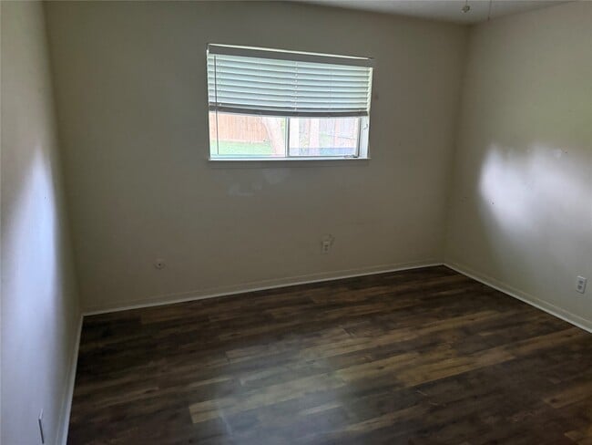 Building Photo - 7107 Briarfield Dr