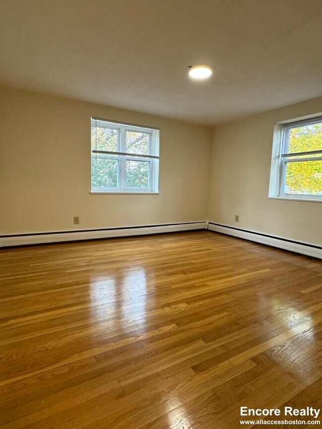 Building Photo - 110 Babcock St