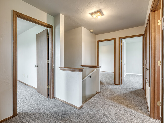 Building Photo - 11308 Meadow Ridge Ln