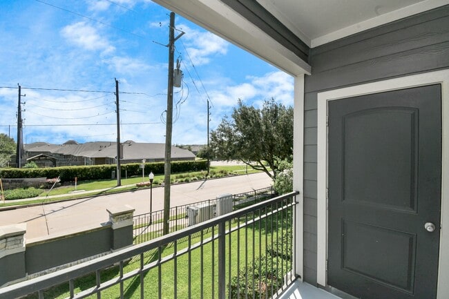 Building Photo - 6777 Sommerall Dr