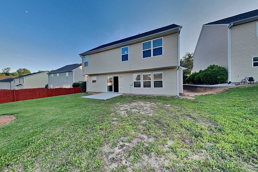 Building Photo - 935 Donington Cir SE