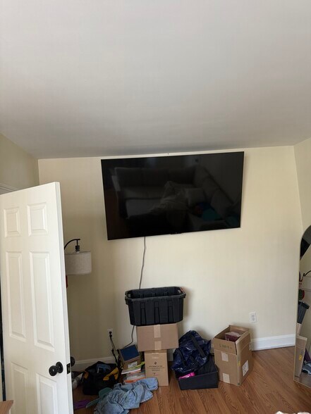 Building Photo - 11 Forest Ave