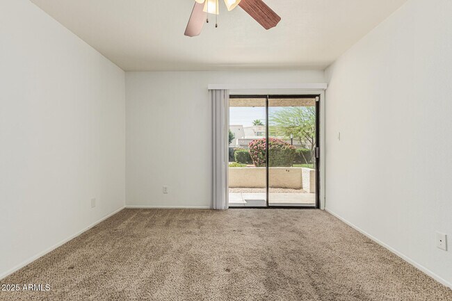Building Photo - 985 N Granite Reef Rd