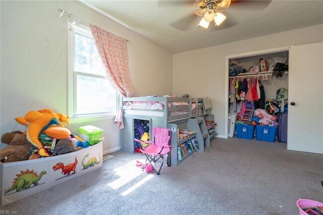 Building Photo - 1217 Lakeview Dr