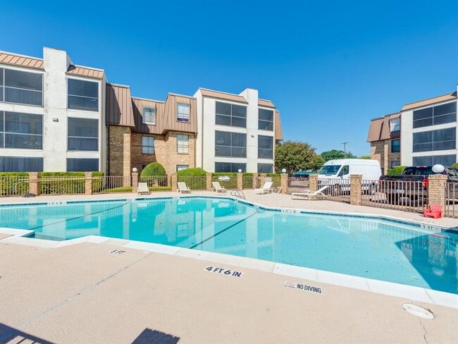 Building Photo - 11450 Audelia Rd