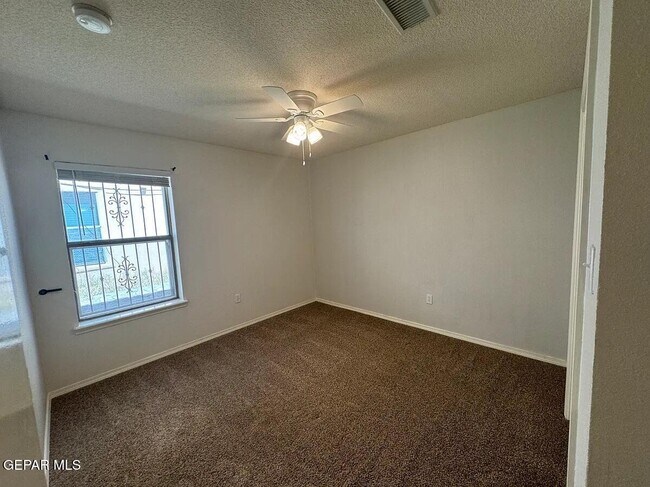 Building Photo - 10041 Paloma Dr
