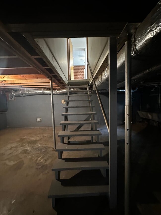 Building Photo - *Move in Special - Spacious 3 bedroom/ 2.5...