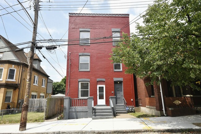 Building Photo - 511 Main St