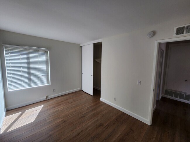 Building Photo - 10930 Red Rock Dr