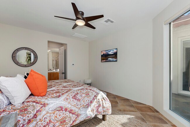 Building Photo - 79315 Mandarina