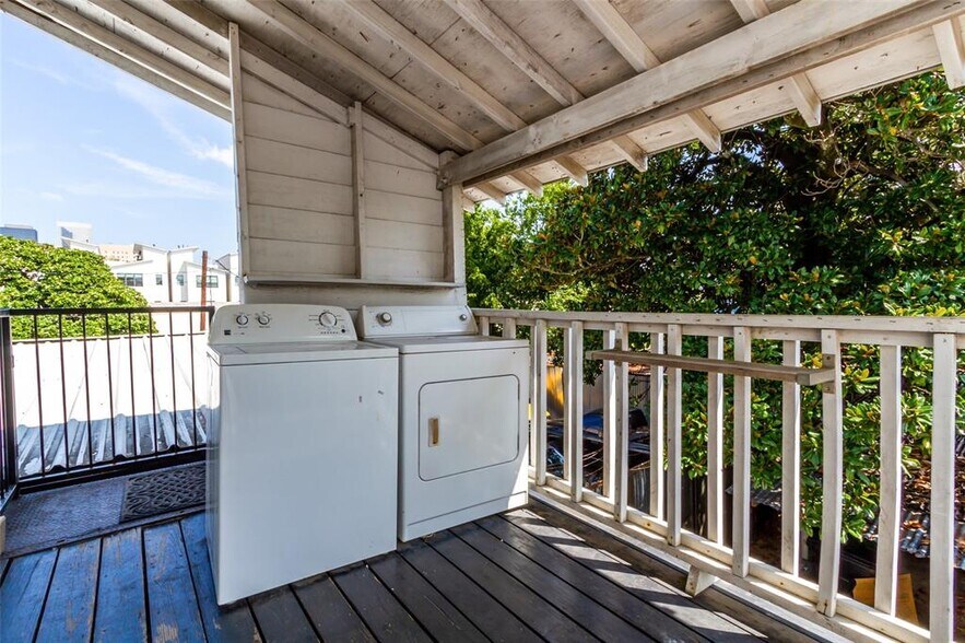 Washer & Dryer - 2505 Austin St