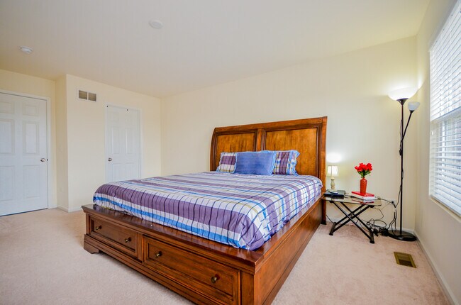 Building Photo - 2725 Blakely Ln