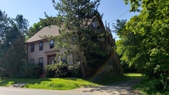 Building Photo - 7 Elm St