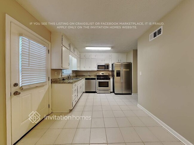 Building Photo - 990 Thousand Oaks Dr