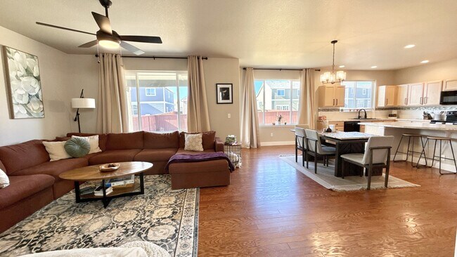 Building Photo - 409 Luminous Dr