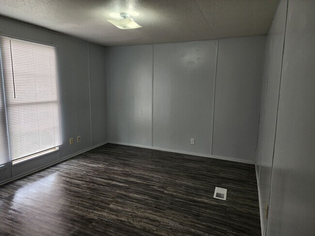 Building Photo - 1308 N Avenue J