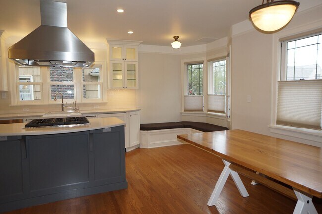 Building Photo - NE Portland - Irvington 3-bedroom Beauty!