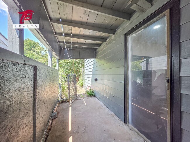 Building Photo - Charming and Newly Renovated 4-Bedroom Hom...