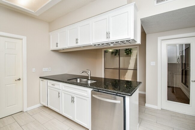 Building Photo - 9625 Bayou Brook St