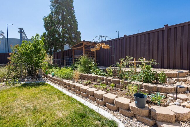 Building Photo - Central Single Family Home