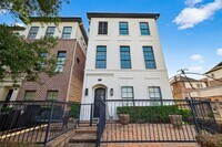 Building Photo - 9413 Fannin St