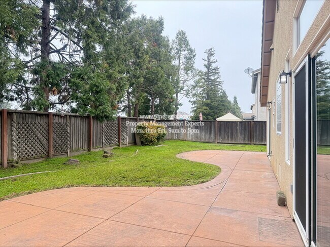 Building Photo - 10613 Hidden Grove Cir