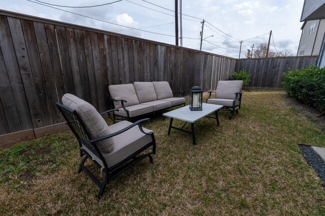 Building Photo - 1318 Reinerman St