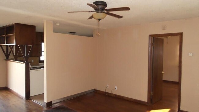 Building Photo - Cozy North Riverside Home
