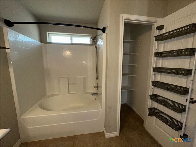 Building Photo - 2702 Montague County Dr