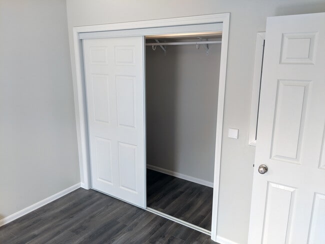 Building Photo - 501/503