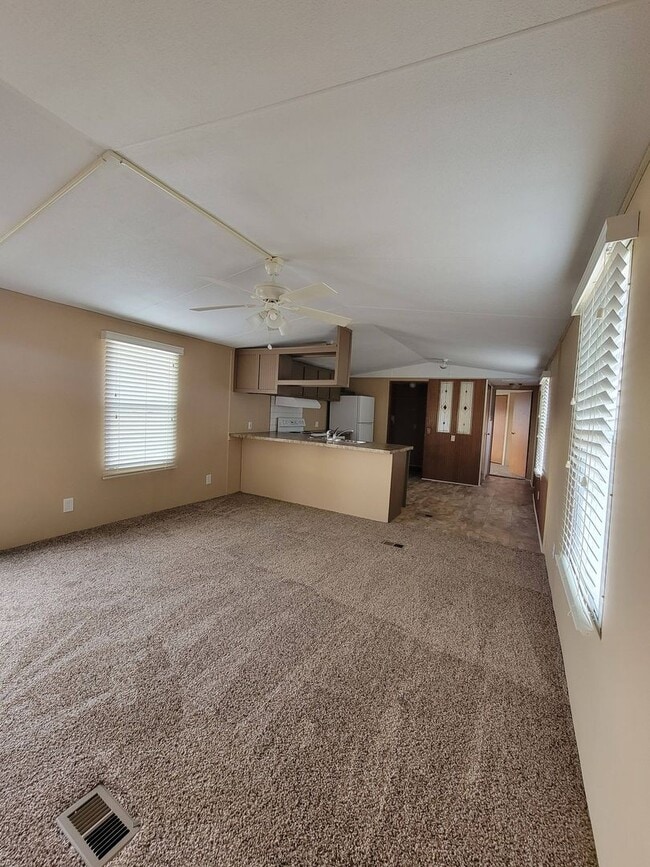 Building Photo - Ready to Move in