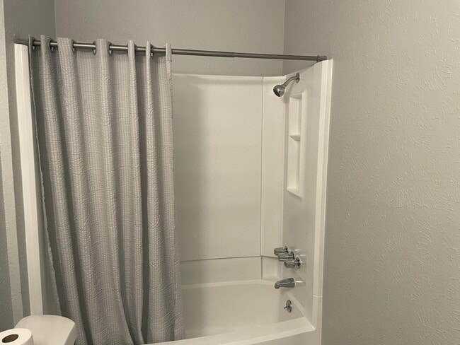 Building Photo - 305 Hickok Ct