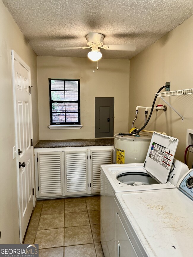 Building Photo - 130 Tapique Cir