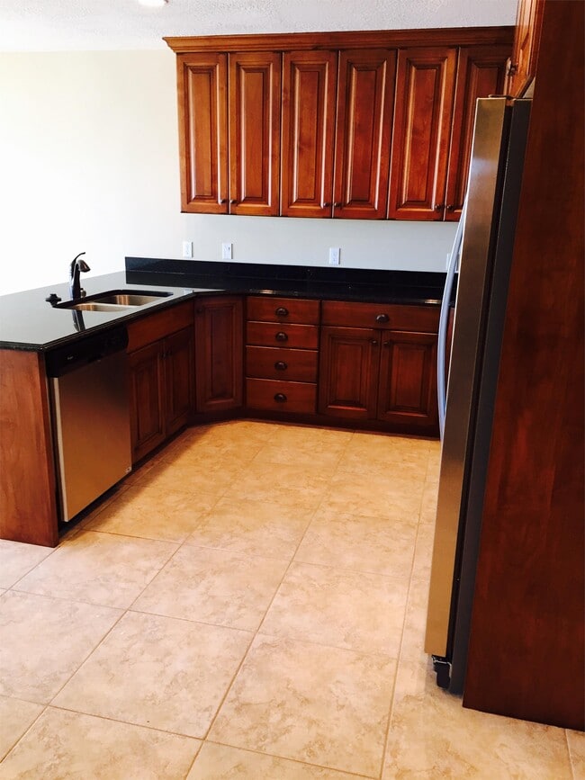 Building Photo - 400 Elk Valley Dr