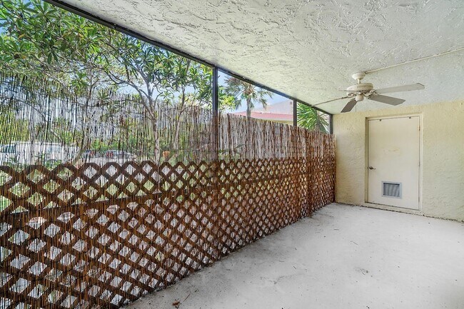 Building Photo - 6559 Chasewood Dr