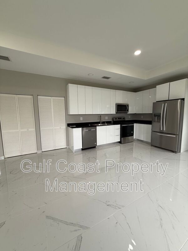 Building Photo - 2052 NE 18th Terrace