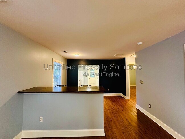 Building Photo - 408 S 7th St