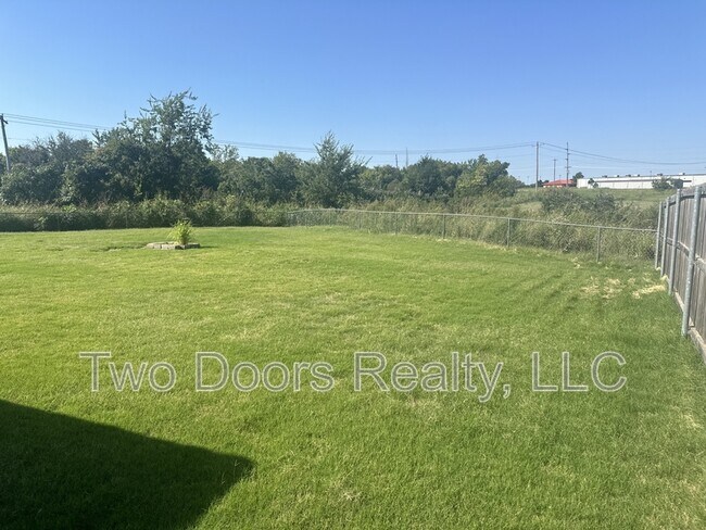 Building Photo - 8113 Waters Edge Way
