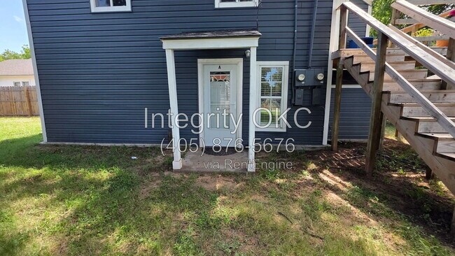 Building Photo - 306 E Hughbert St